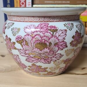 Beautiful Gold Imari planter. PEONY, pink with gold trim/accent.